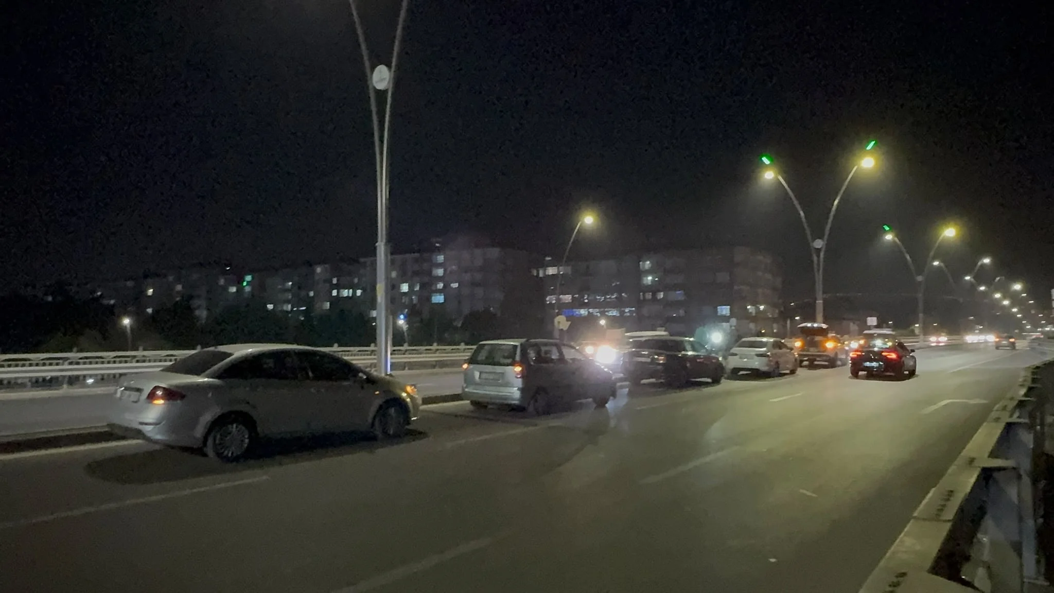 4 aracın karıştığı zincirleme kazada 2 yaralı kapak görseli