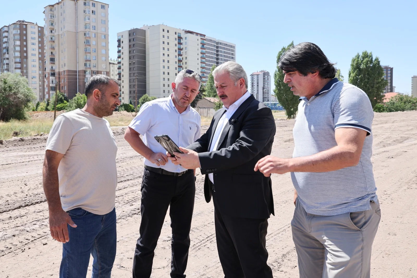 Yıldırım Beyazıt Mahallesi yeni yollarla daha da güzelleşiyor