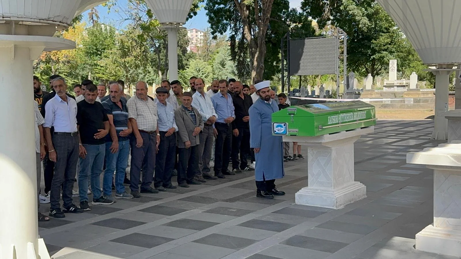 Kayseri’de üvey oğlunun öldürdüğü baba, son yolculuğuna uğurlandı
