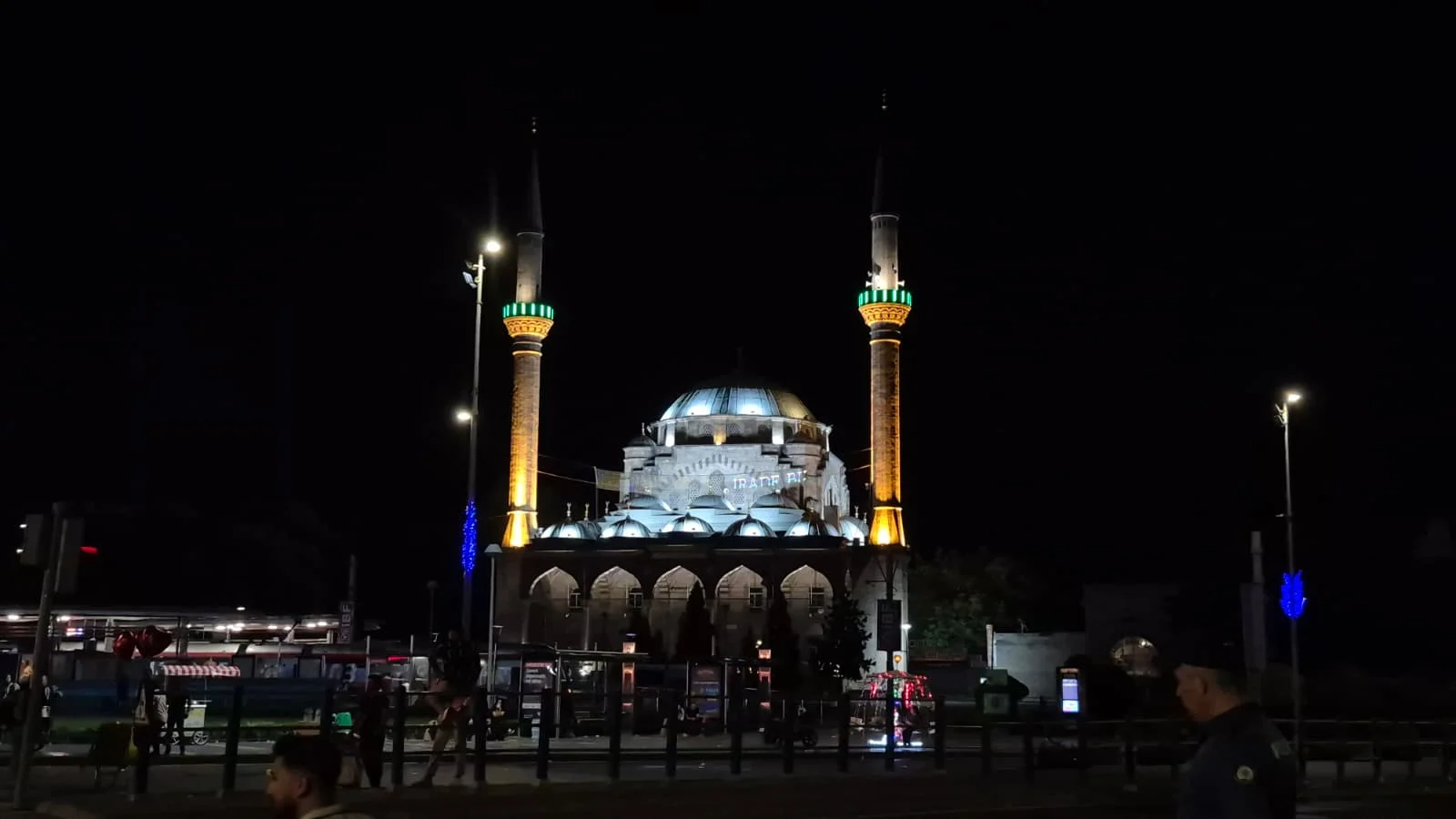 15 Temmuz şehitleri için camilerde sela okundu