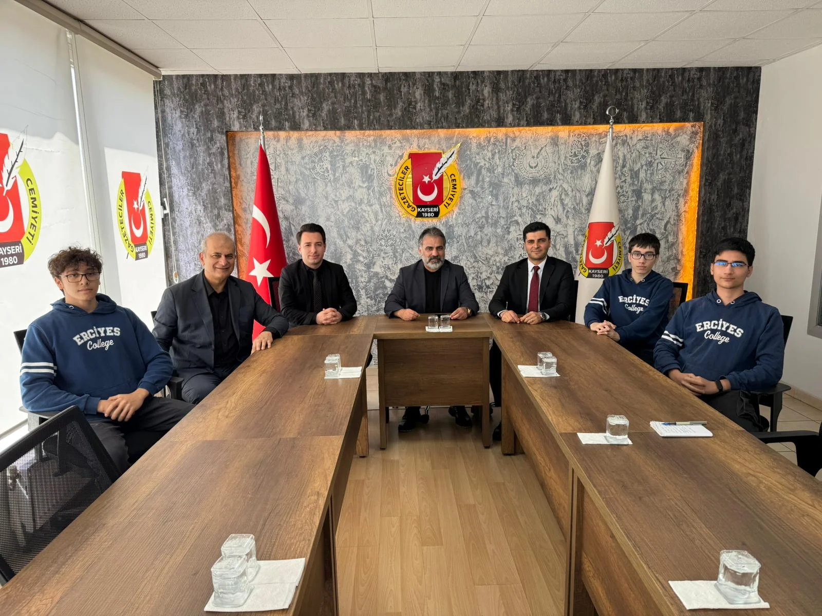 Uluslararası Robot Yarışmasında Türkiye 3’üncüsü Olan Erciyes Koleji’nden KGC’ye Ziyaret