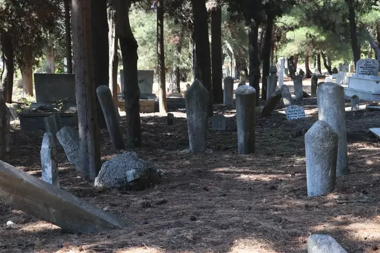 Mezar Taşı Kitabeleri Tekirdağ'ın Kayıp Şairlerini Gün Yüzüne Çıkarıyor