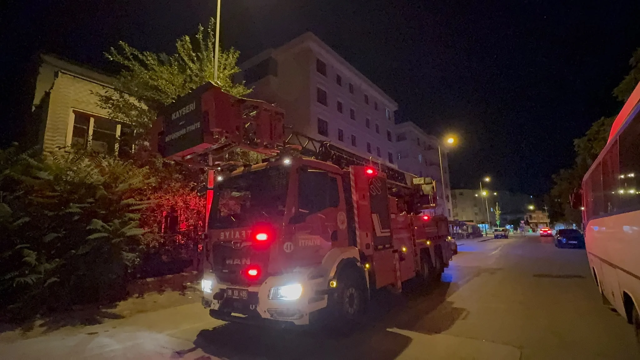 Apartmanda yanık kokusu ihbarı ekipleri harekete geçirdi