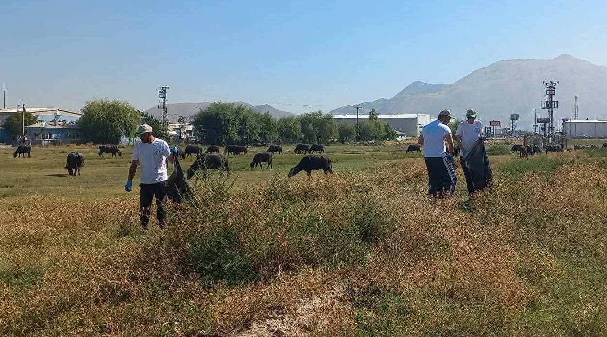 Hürmetçi Sazlığı’nda temizlik çalışması
