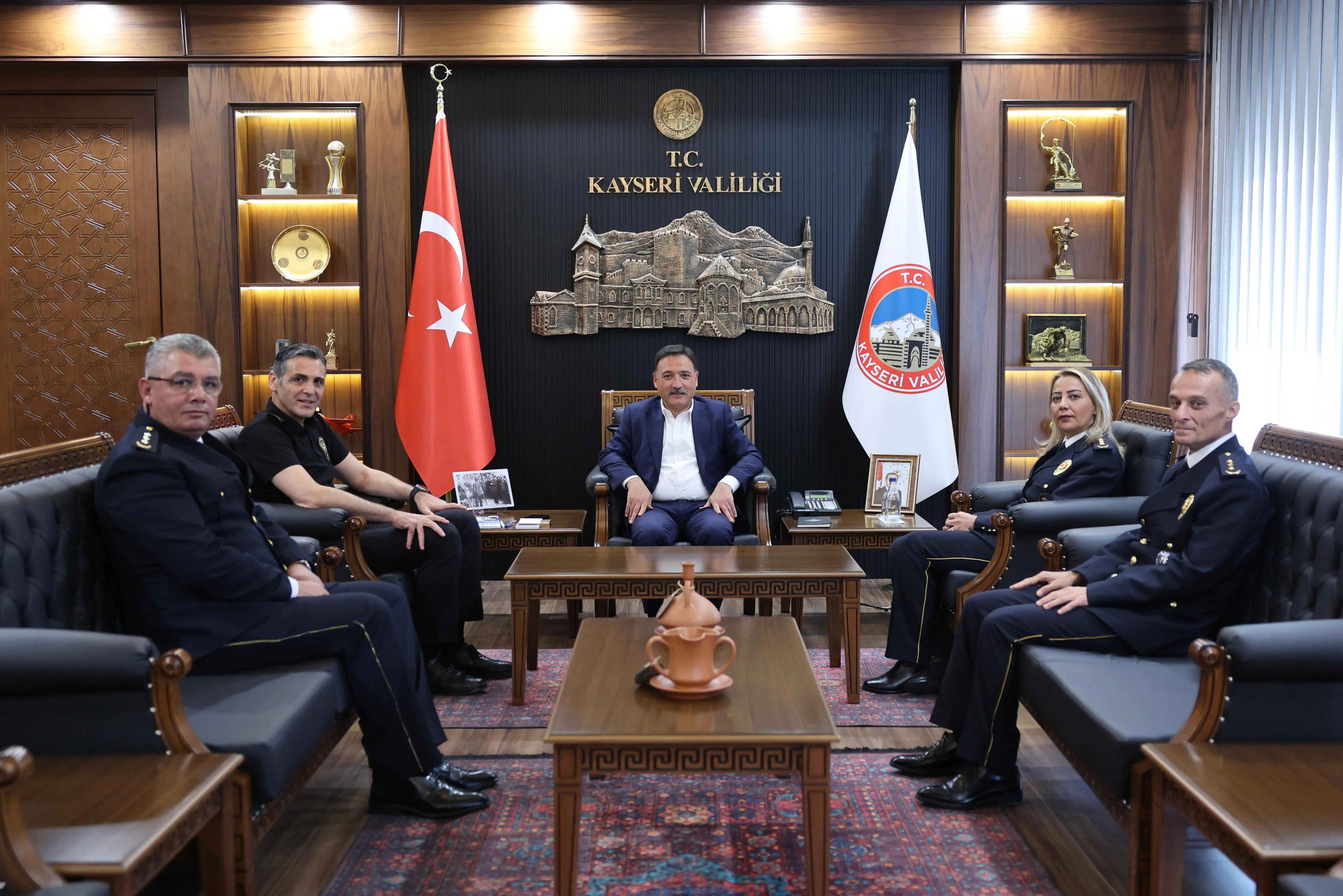 Vali Çiçek, terfi eden emniyet müdürlerini kabul etti