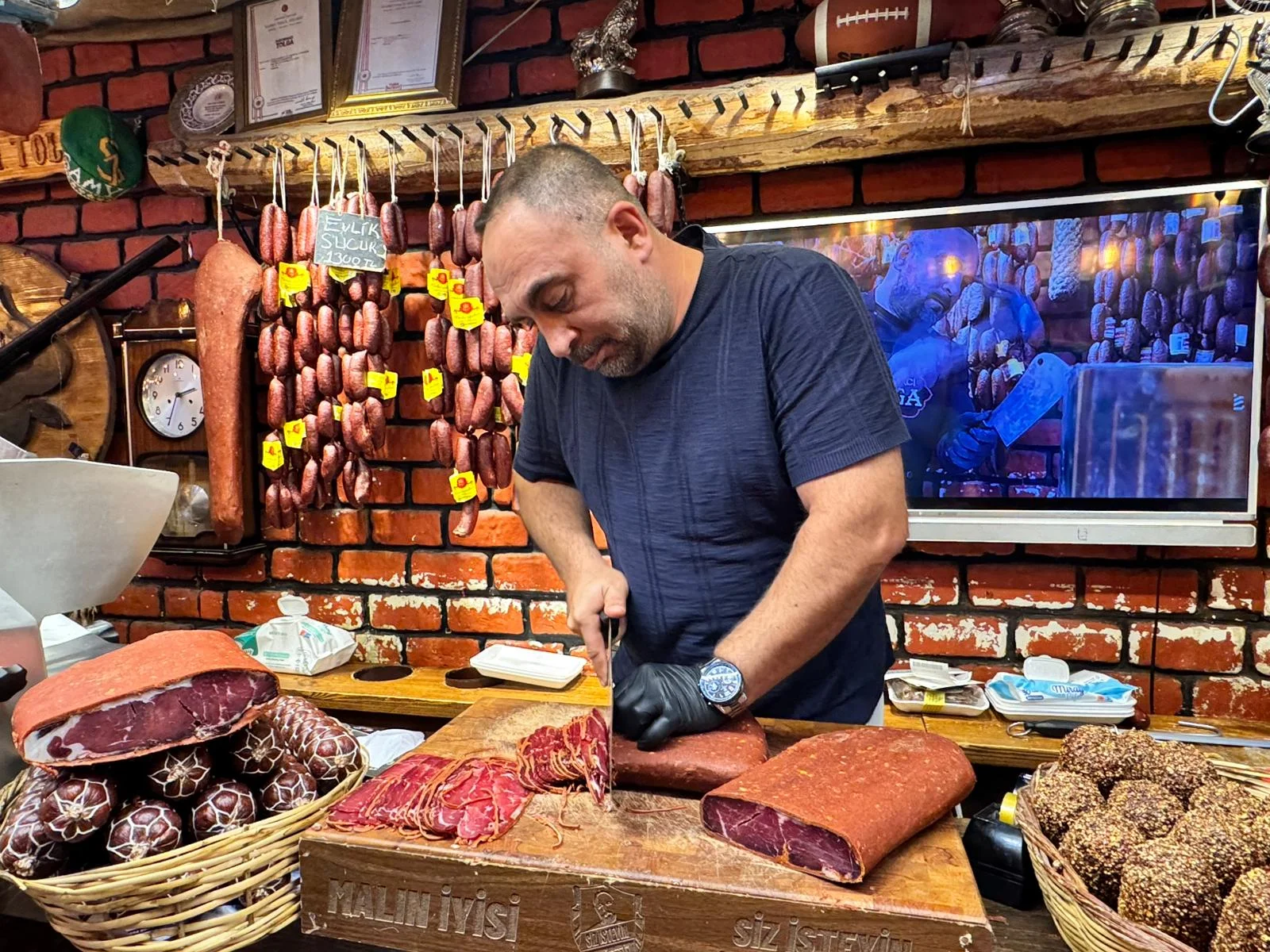 Gurbetçi sezonu pastırmacıların yüzünü güldürdü